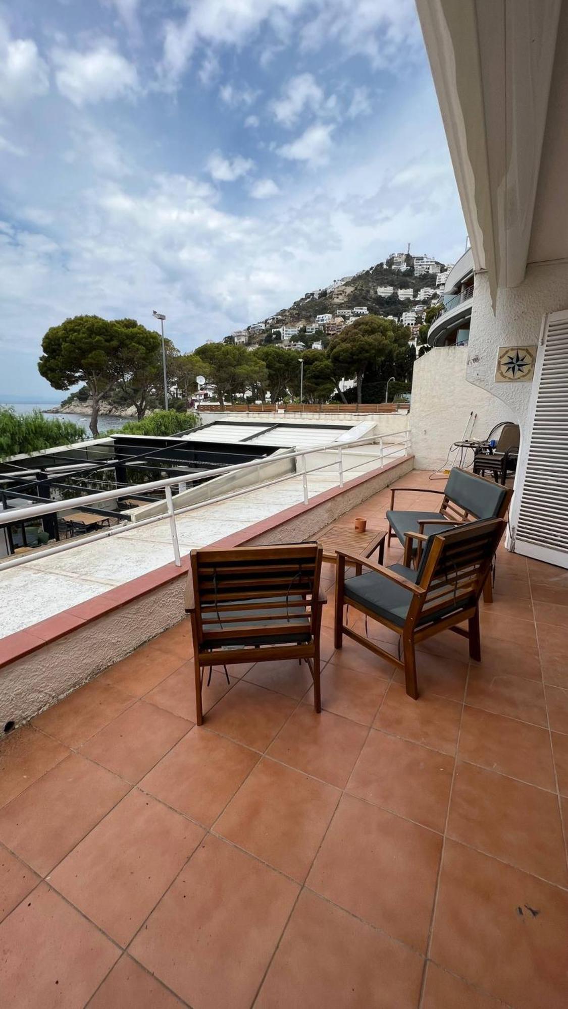 Precioso Moderno En Primera Linea Del Mar Apartamento
