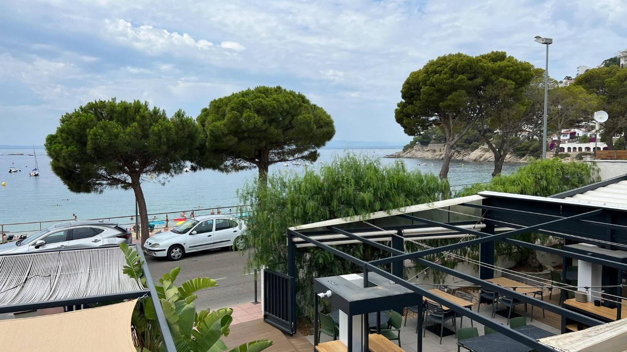 Apartamento Precioso Moderno En Primera Linea Del Mar Roses