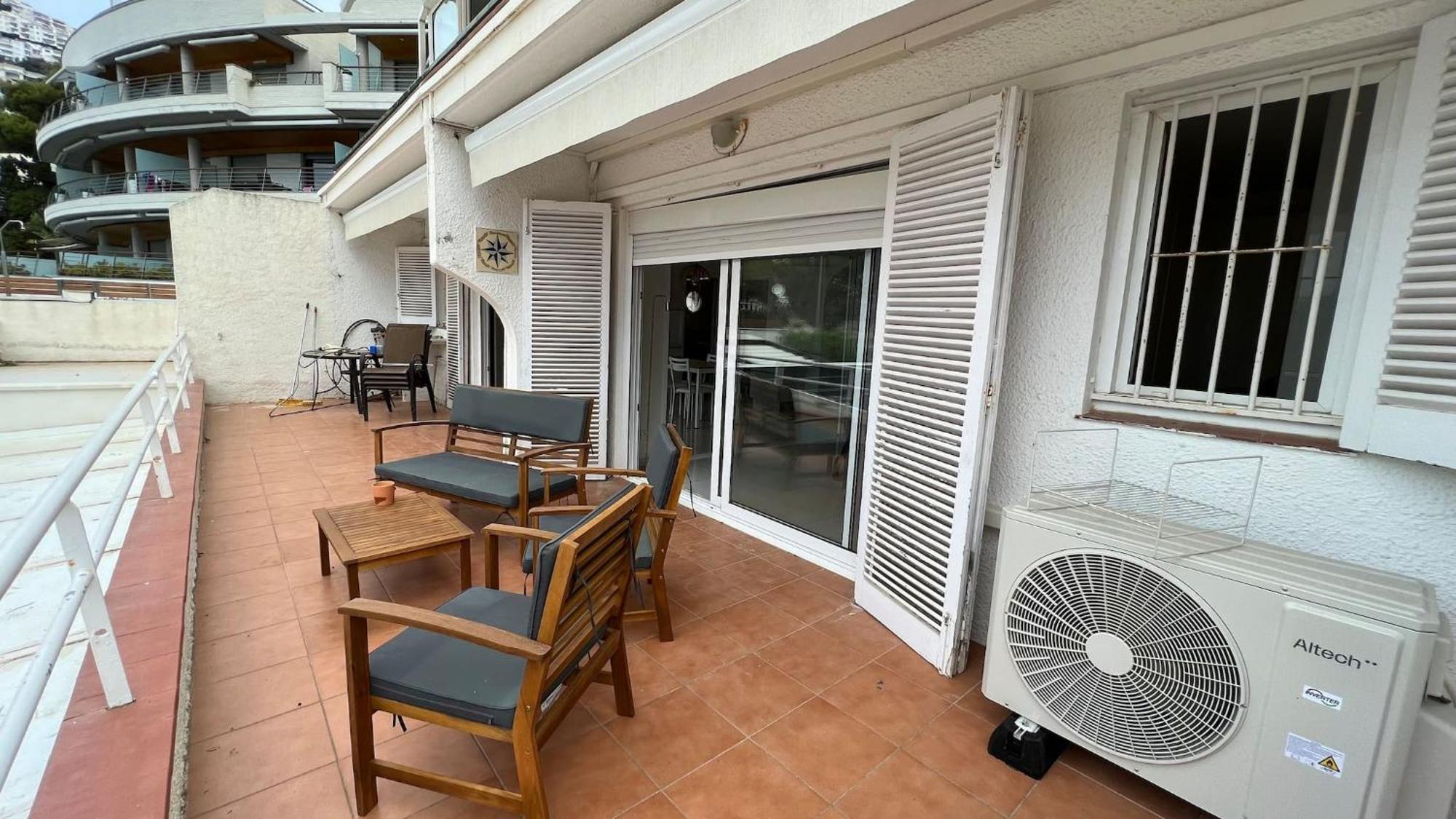 Apartamento Precioso Moderno En Primera Linea Del Mar Roses